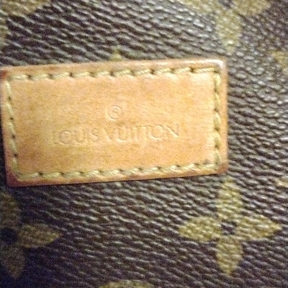 Authentic Louis Vuitton Saumur 35 Crossbody Bag #AR0930 - Picture 10 of 16